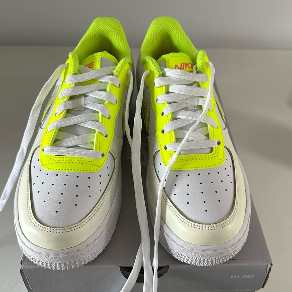 Nike Air Force 1 LV8 Big Kids Sneakers size 6y